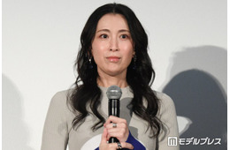 雛形あきこ、黒ベアトップドレス姿で美デコルテ全開「大人の色気にドキッ」「上品な美しさにうっとり」と反響