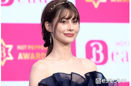 ダレノガレ明美、ミニスカートから美脚輝く「異次元のスタイルですね」「目の保養です」と反響