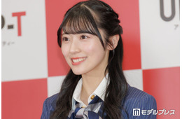 AKB48メンバー、スラリ美脚際立つミニスカ秋コーデに反響「可愛すぎる」「お人形さんみたい」