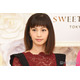 安田美沙子、美デコルテ際立つ結婚式コーデ披露 息子と密着ショット「男子2人を取り押さえるスタイルです」