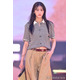 貴島明日香、引き締まったウエストのぞく涼しげコーデ【GirlsAward 2025SS】