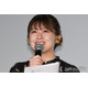 尾崎里紗アナ、“浴衣に見える”衣装について説明 爽やかなワンピ姿披露