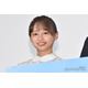 影山優佳、肩出し韓国旅行コーデに熱視線「どの系統も似合うのさすが」「透明感すごい」