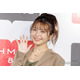 AAA宇野実彩子、シャツから美脚披露「おしゃれ」「カッコいい着こなし」