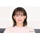 綾瀬はるか、有名作詞家との密着ショット公開「優しい笑顔に見惚れる」「透明感半端ない」の声
