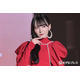 ≠ME鈴木瞳美、ピンクミニスカから色白美脚輝く「お人形さんみたい」「透明感すごくて憧れる」と絶賛の声