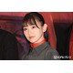生駒里奈、ベッドに横たわるニット姿で美ウエスト際立つ「大人の魅力が増してる」「圧倒的な透明感」と反響