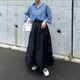 大人世代が圧倒的に使いやすい【ブルーストライプシャツ】。×黒スカートで軽やかに仕上げた爽やかリラックス【40代の毎日コーデ】