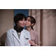 Netflix「ダウンタイム」松岡茉優＆仲里依紗が巨大撮影セット案内 話題の“研ナオコ特殊メイク”迫るメイキングも