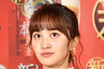 ももクロ百田夏菜子、ラフなあぐらSHOTに反響「リハでもこんな可愛いの！？」「最強の推し」 画像