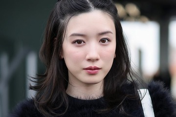 永野芽郁、美腹筋際立つコーデ披露 ミラノでのショットに「かっこよすぎる」「神」の声 画像