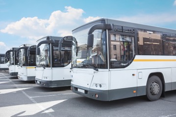 【バスで…】車内が満員で降りられない学生。男子高校生が”呼びかける”と⇒他の乗客の行動に『思わず笑ってしまった』 画像