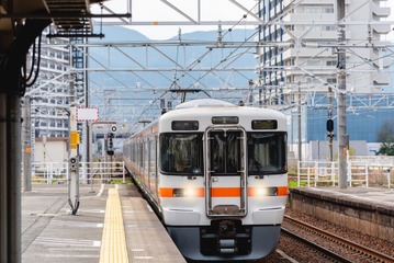 シーンと静まった電車内。すると女の子「今日も…」突然の発言に親赤面！？ 画像