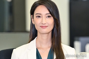 菜々緒、突然ヒゲ姿を公開「衝撃的」「様になっててすごい」の声 画像