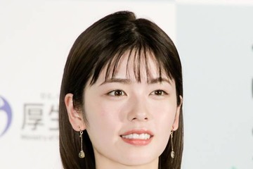 小芝風花、お茶目な笑顔SHOT公開にファン歓喜「可愛すぎて元気出た」「最高最強です」 画像