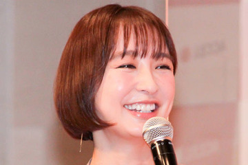 「すごい曲線美！」篠田麻里子、美スタイルのワンピースSHOTに称賛の声「ボディラインがセクシー」 画像