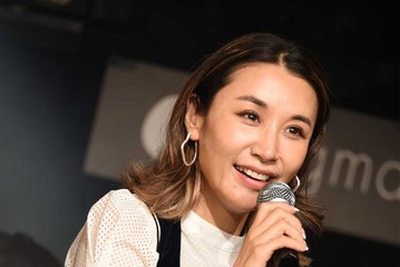 鈴木紗理奈、不倫報道を生釈明 声震わせ謝罪「憤りを覚えた」 画像