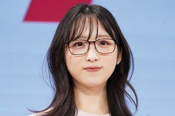 「美脚」AKB48小栗有以、美スタイル際立つ衣装SHOTに反響「白ミニかわいい！」 画像