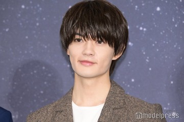 佐野勇斗、Snow Manライブ“うちわ2個持ち”で見学へ「刺激で全身打撲」 画像