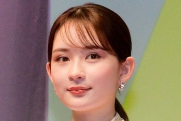 畑芽育、花束を手にした笑顔SHOTに反響「癒し」「写真可愛すぎる」 画像