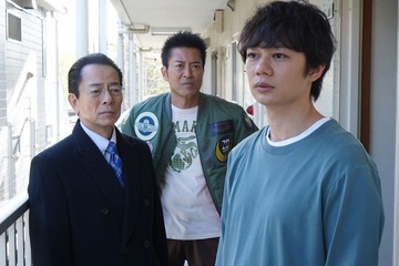 【相棒 season23 第10話】右京、殺人現場で特徴的な傘発見 持ち主の青年に疑いの目向ける 画像