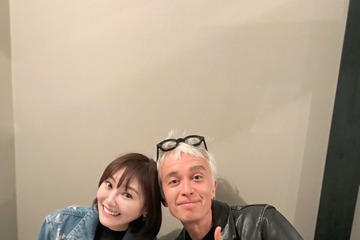 globe・KEIKO、マーク・パンサーとの乾杯ショット「全盛期からビジュアル変わってない」の声 画像