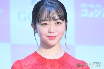 峯岸みなみ、抱っこひも姿＆娘との2ショット公開「癒される」「ほっぺが可愛い」の声 画像