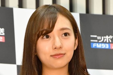 新内眞衣、美肩＆美脚を大胆見せ！ワンショルのミニワンピSHOTに「足長っ！細っ！」「オトナのお姉さん」 画像