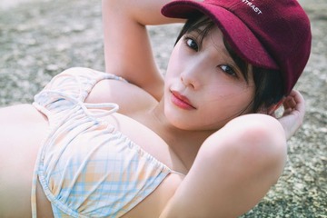 乃木坂46与田祐希、水着姿で寝転ぶ 3rd写真集先行カット第12弾解禁【ヨーダ】 画像