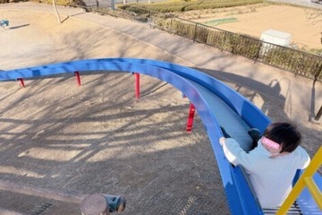 辻希美、子供たちの新学期準備へ！三男の公園遊びSHOTも公開「永遠滑って来ました」 画像