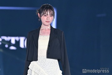 福原遥、レースキャミから美デコルテ披露 キュートな微笑みで魅了【TGC2025S/S】 画像