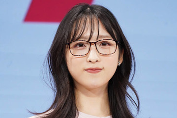 小栗有以、制服姿の『まさかのConfession』オフショットに反響「可愛すぎるよ！」「まじで天才」 画像