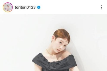 トリンドル玲奈、圧巻のすらり美脚際立つミニ丈SHOTに「足の長さ、綺麗さ、カンペキ」「見惚れてしまいました」 画像