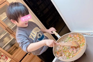 第5子妊娠中の辻希美、息子たちが夕飯準備をお手伝い！体調の変化も明かす「料理も普通に出来るように」 画像