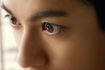 山田裕貴、袴姿で“かつお節ダンス”「ココイチ」新CMで舌鼓打つ 画像