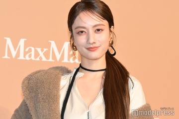 谷まりあ、色白美脚輝くミニスカ姿披露「お人形さんみたい」「珍しい」の声 画像