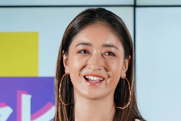 みちょぱ、大胆に美脚を披露したデニムスカートコーデに反響「お洒落でカッコイイ」「ナイススタイル」 画像