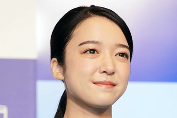 上白石萌音、透明感あるワンピースSHOTにファンうっとり「凄くお似合い」「笑顔も素敵」 画像
