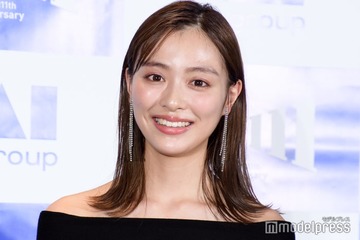 内田理央、新鮮メイク×美谷間のぞく大胆ショット公開「刺激が強い」「憧れスタイル」の声 画像