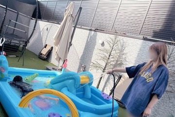 辻希美、連日“おうちプール”を満喫！三男の水遊びSHOTを公開「お風呂 入って 早々ご飯です」 画像