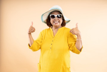 「私まだまだイケてる」そう思うのは本人だけ！ まわりから引かれてる“勘違いオバサン”の特徴は 画像