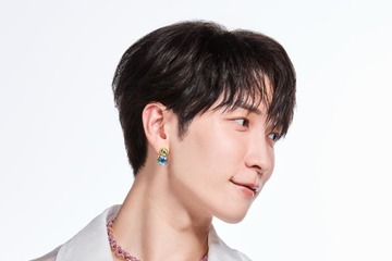 Snow Man渡辺翔太、スワロフスキー重ねづけの爽やかビジュアル公開 画像