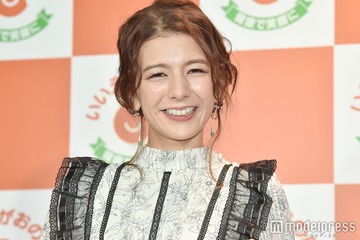スザンヌ、オレンジの愛車披露「映えてて可愛い」「軽トラ似合う」の声 画像