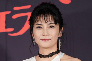 「女神のように綺麗」柴咲コウ、美しい二の腕を披露したドレスSHOTに反響「お写真とっても素敵」 画像