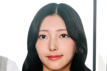 日向坂46小西夏菜実、爽やかなブルー×ホワイト衣装SHOTに反響「あまりにパーフェクト」「美しさの極み」 画像