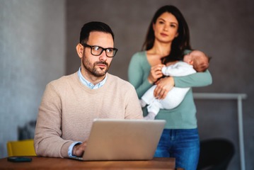SNSではイクメンぶるけど、実際は自分のことばかり。「育休中に資格取得」して妻から見放された男の末路は 画像