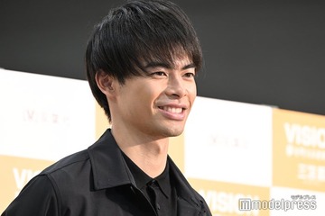 サッカー日本代表三笘薫選手、妻・剱持クリア選手とのウェディング写真公開「美男美女で目が幸せ」「お洒落で素敵」の声 画像