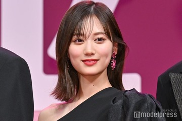 山下美月、ノースリーブコーデに反響「上品」「肌綺麗」 画像