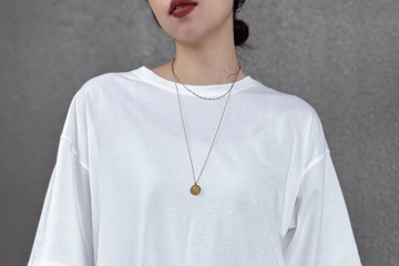 技アリ白Ｔでさりげなくお腹をカムフラージュ。Ｔシャツインの着こなしに抵抗がある人、必見です【40代の毎日コーデ】 画像