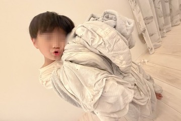 辻希美、三男がお気に入りの布団を抱いたほっこりSHOT公開「これが無いと寝られなくて」 画像